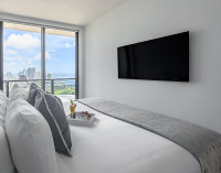 Luxe Miami Apartment, Great Views, 2 Baths, Downtown Oasis with Premium Amenities