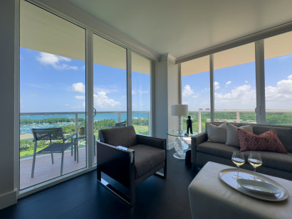 Great Views, Luxe Apartment. Free Pool and Park. Coconut Grove. Miami